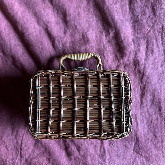 Woven Mini Latch Box - Picture 2 of 4